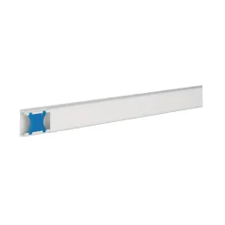 Hager ATA 16 x 32 mm 2,1 meter med Kabelhållare PVC Vit RAL 9016