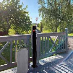 Demerx Sunny 10 Light Soluppvärmd Trädgårdsdusch med Duschhantag